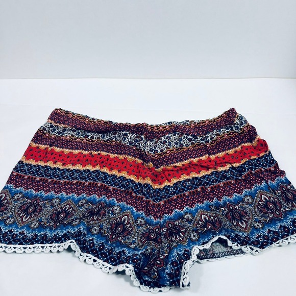 Patterned shorts Size Large - Picture 6 of 8